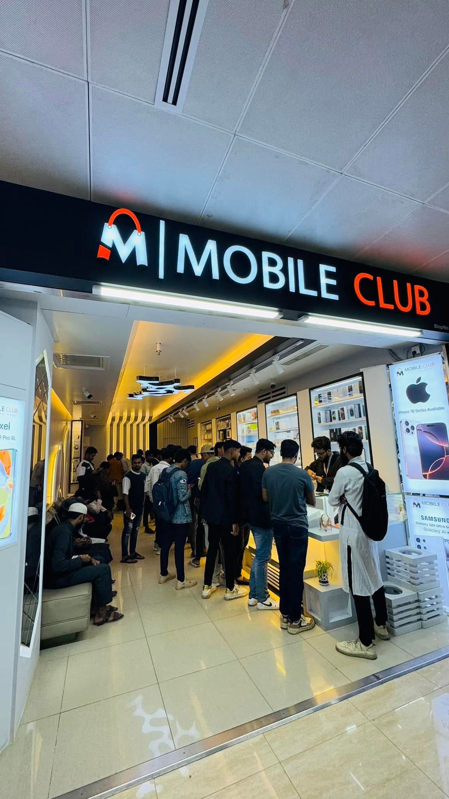 Mobile Clubs Store Interior